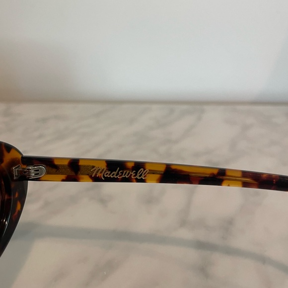 Madewell Russell Oval Sunglasses - Picture 7 of 10